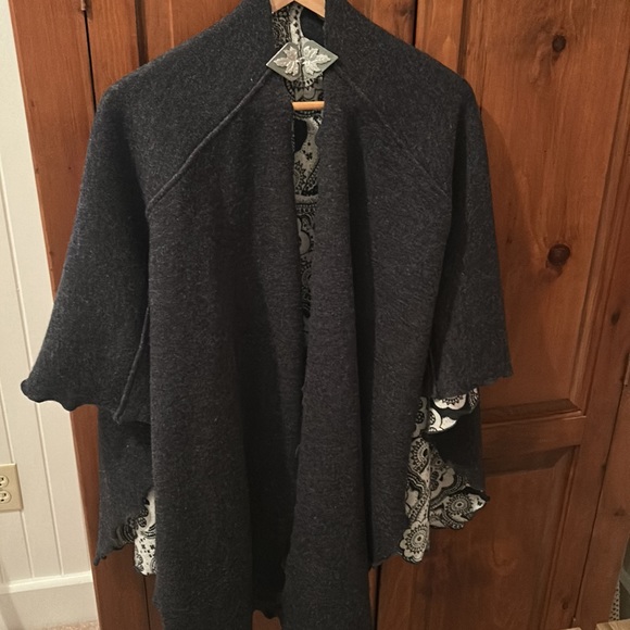 Reversible Shawl Wrap - Picture 5 of 7